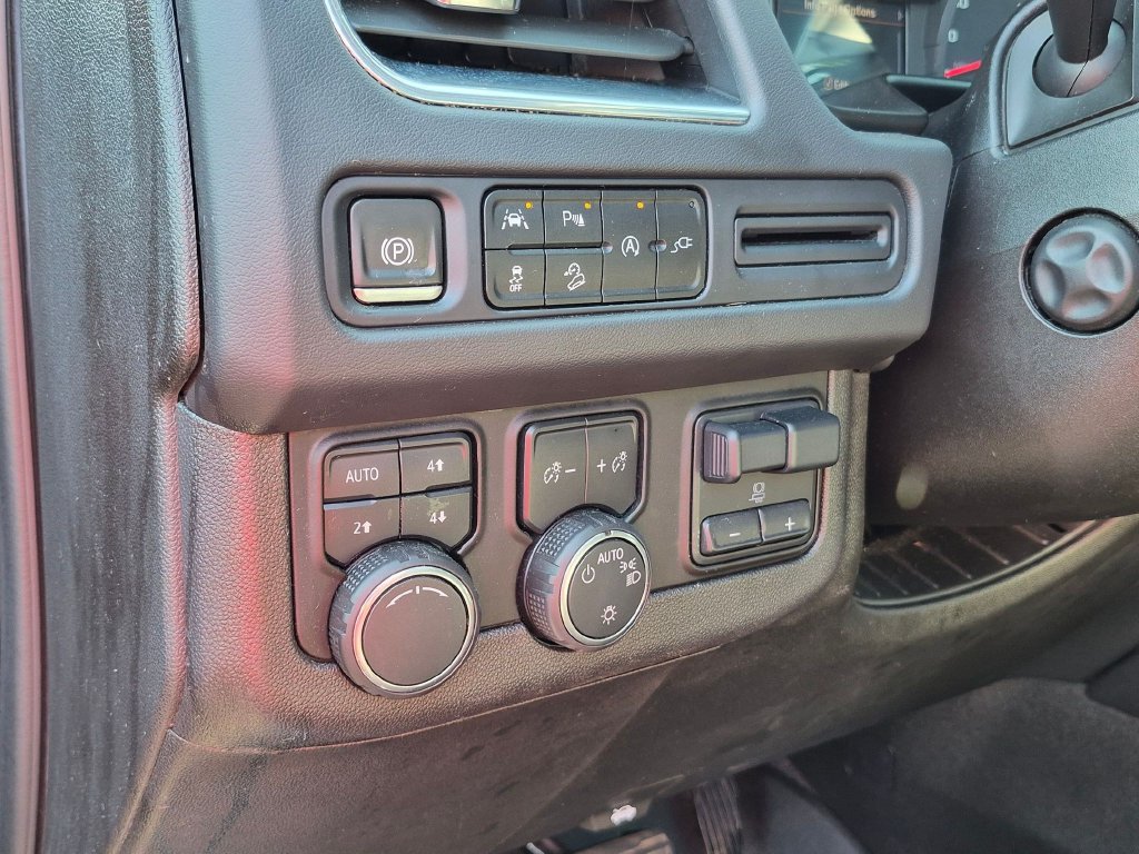 Used 2021 Chevrolet Tahoe Z71 w/ Z71 Signature Package AWD/4WD image 12
