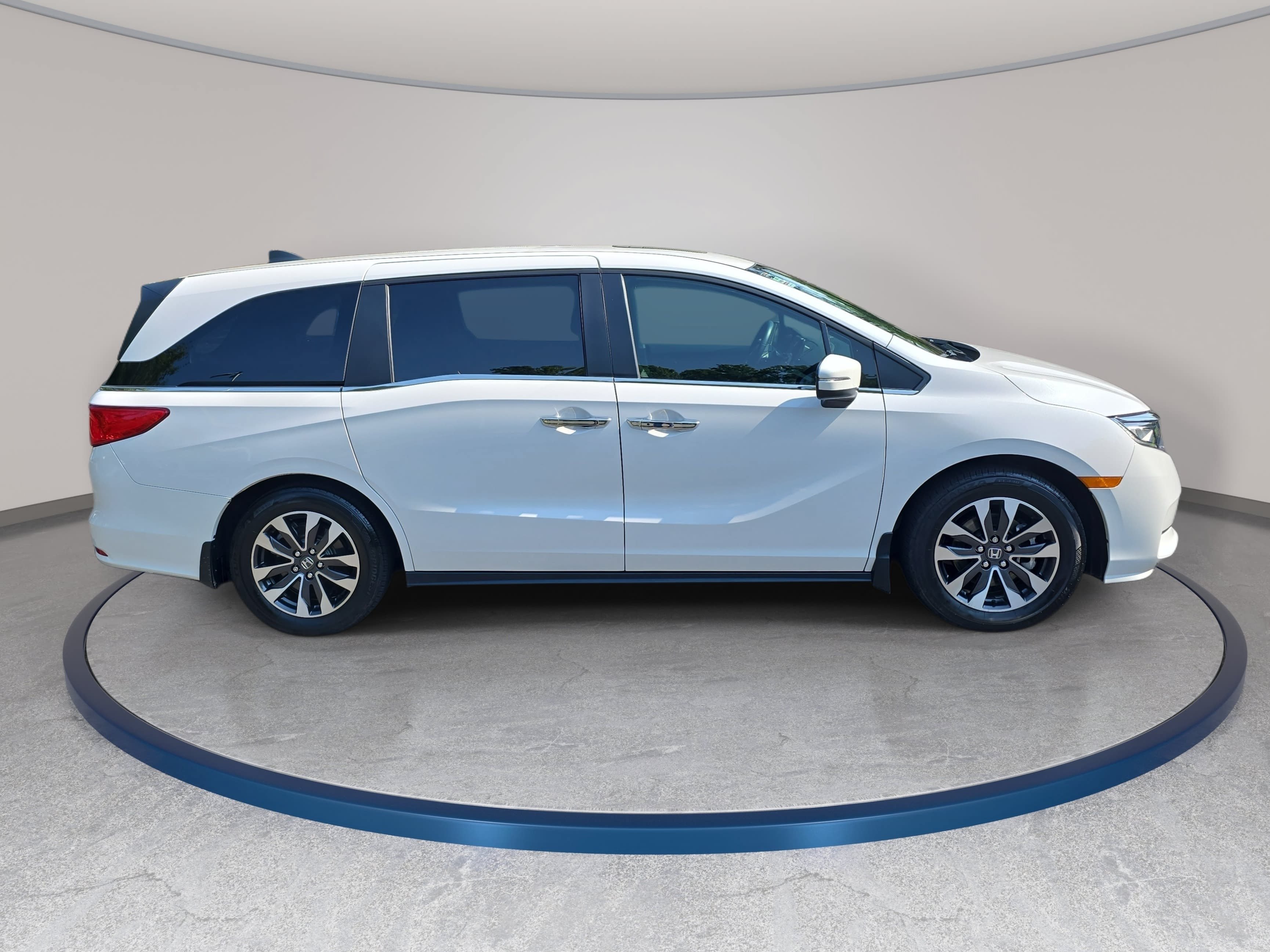 Certified 2024 Honda Odyssey EX-L image 4