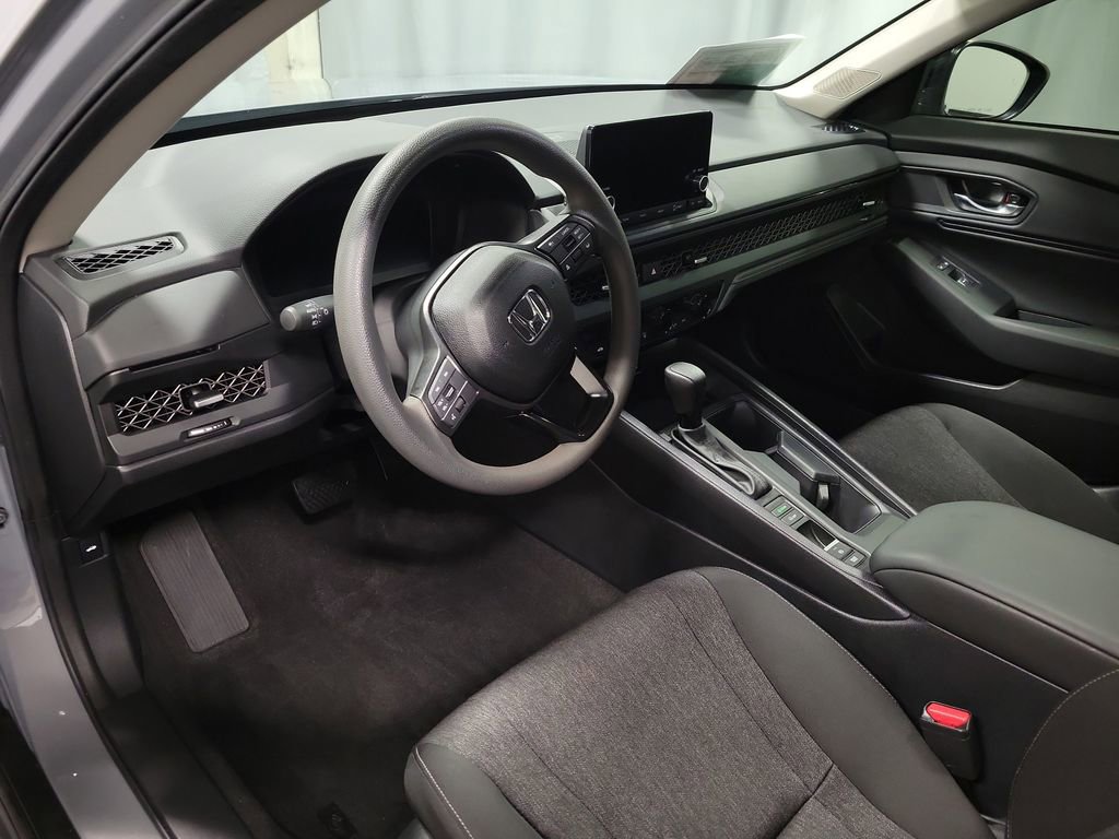 Used 2025 Honda Accord SE image 13