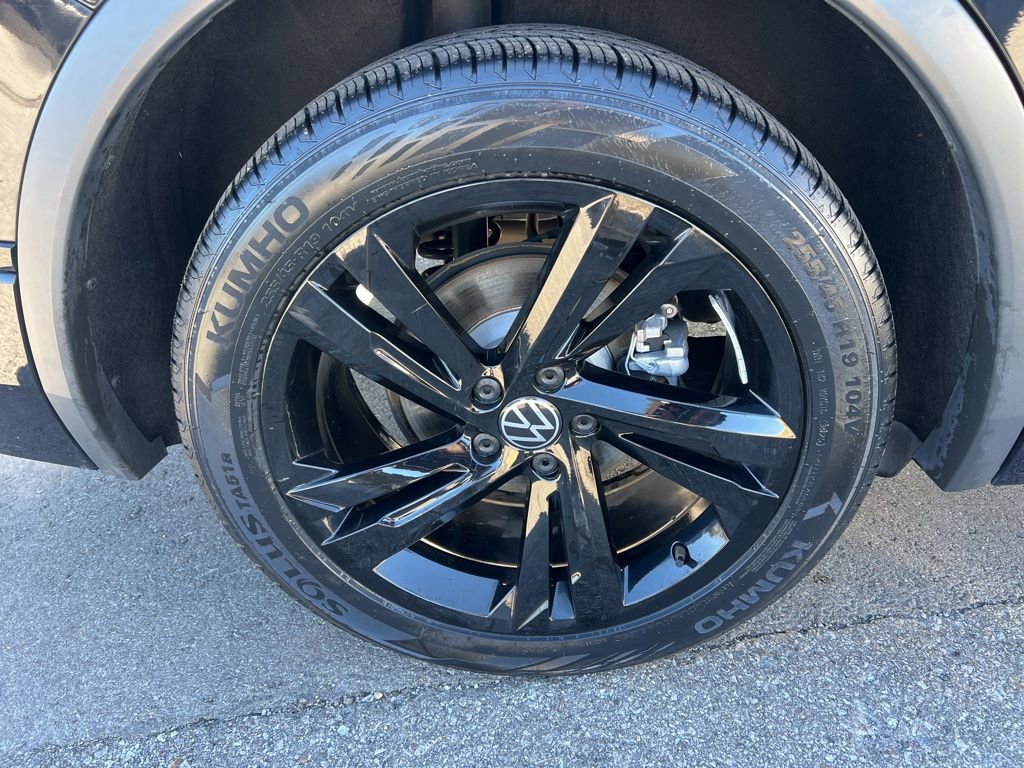 Used 2023 Volkswagen Tiguan SE R-Line image 8