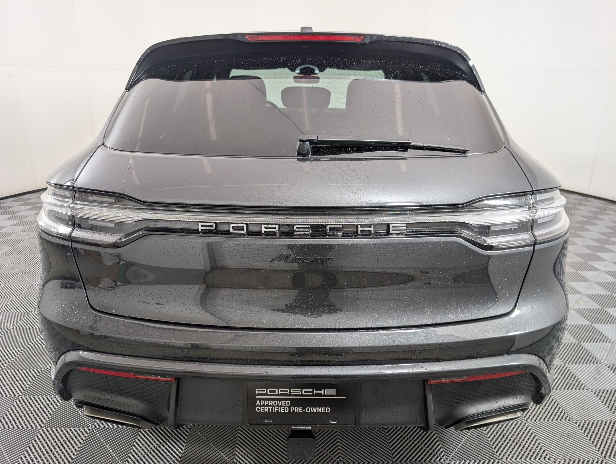 Used 2025 Porsche Macan image 11