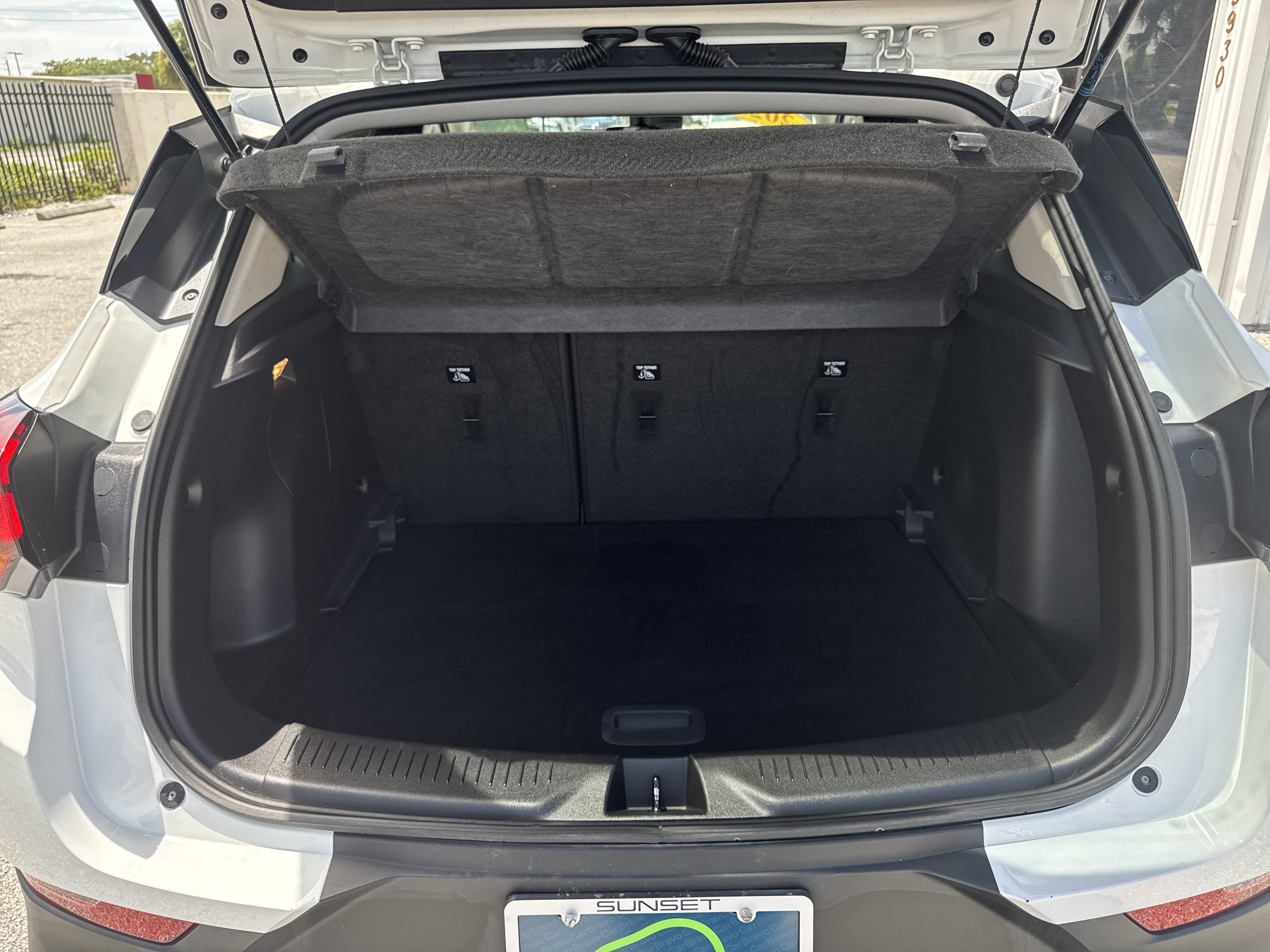 Certified 2022 Buick Encore GX Preferred w/ Cold Weather Comfort Package FWD image 11