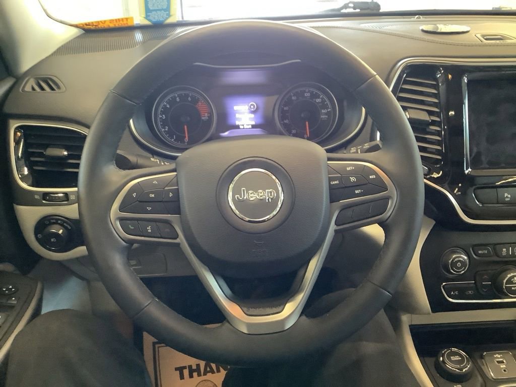 Used 2019 Jeep Cherokee Limited w/ Luxury Group AWD/4WD image 11
