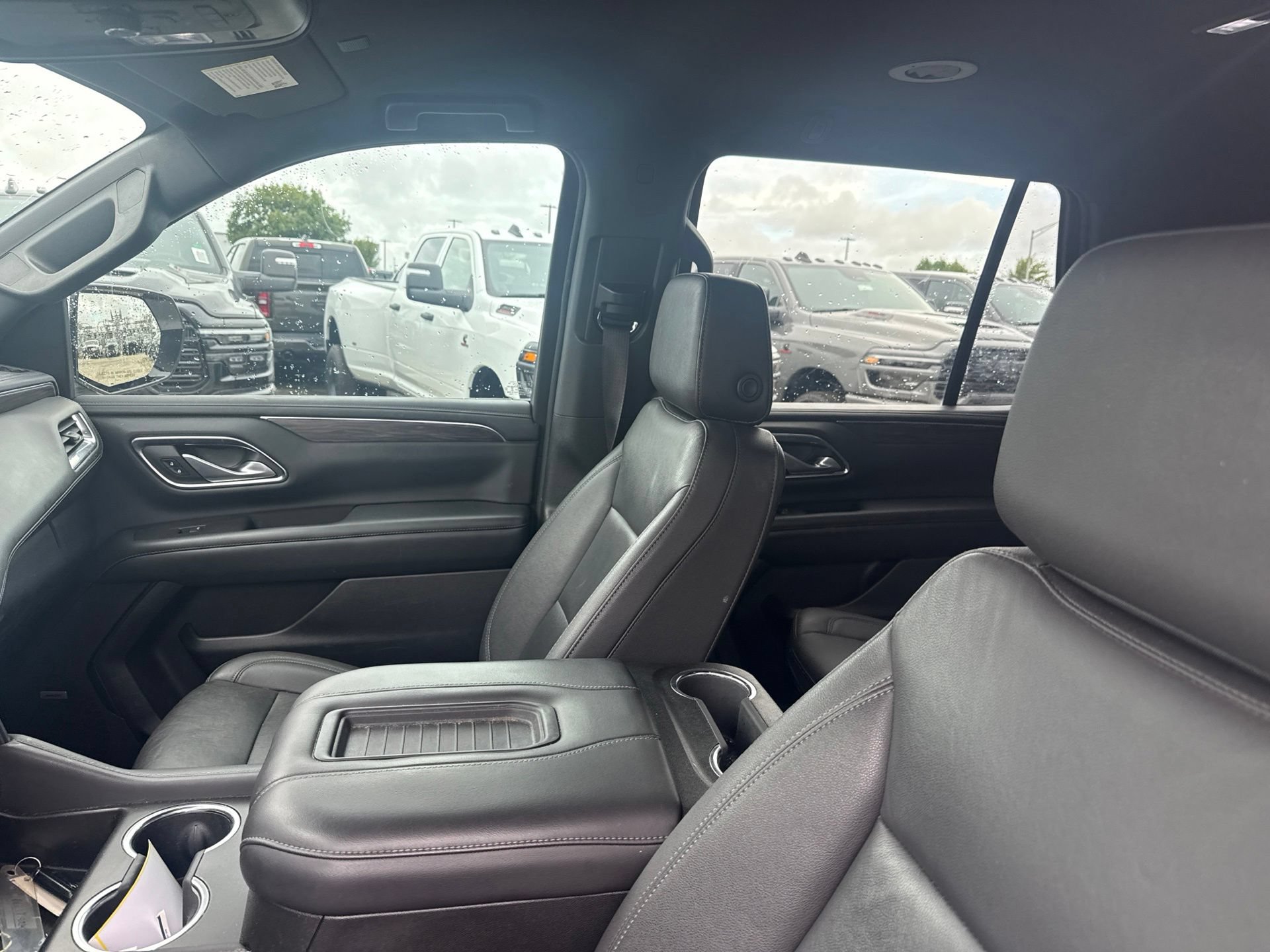Used 2022 Chevrolet Tahoe LT w/ Luxury Package AWD/4WD image 11