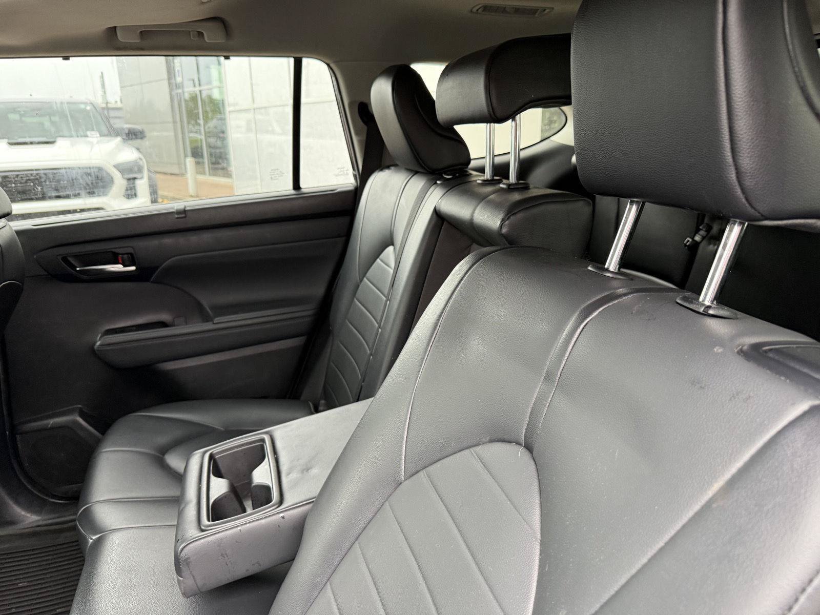 Certified 2021 Toyota Highlander XLE AWD/4WD image 17