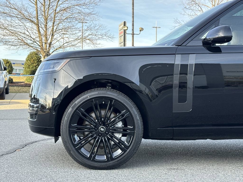 New 2025 Land Rover Range Rover SE image 9