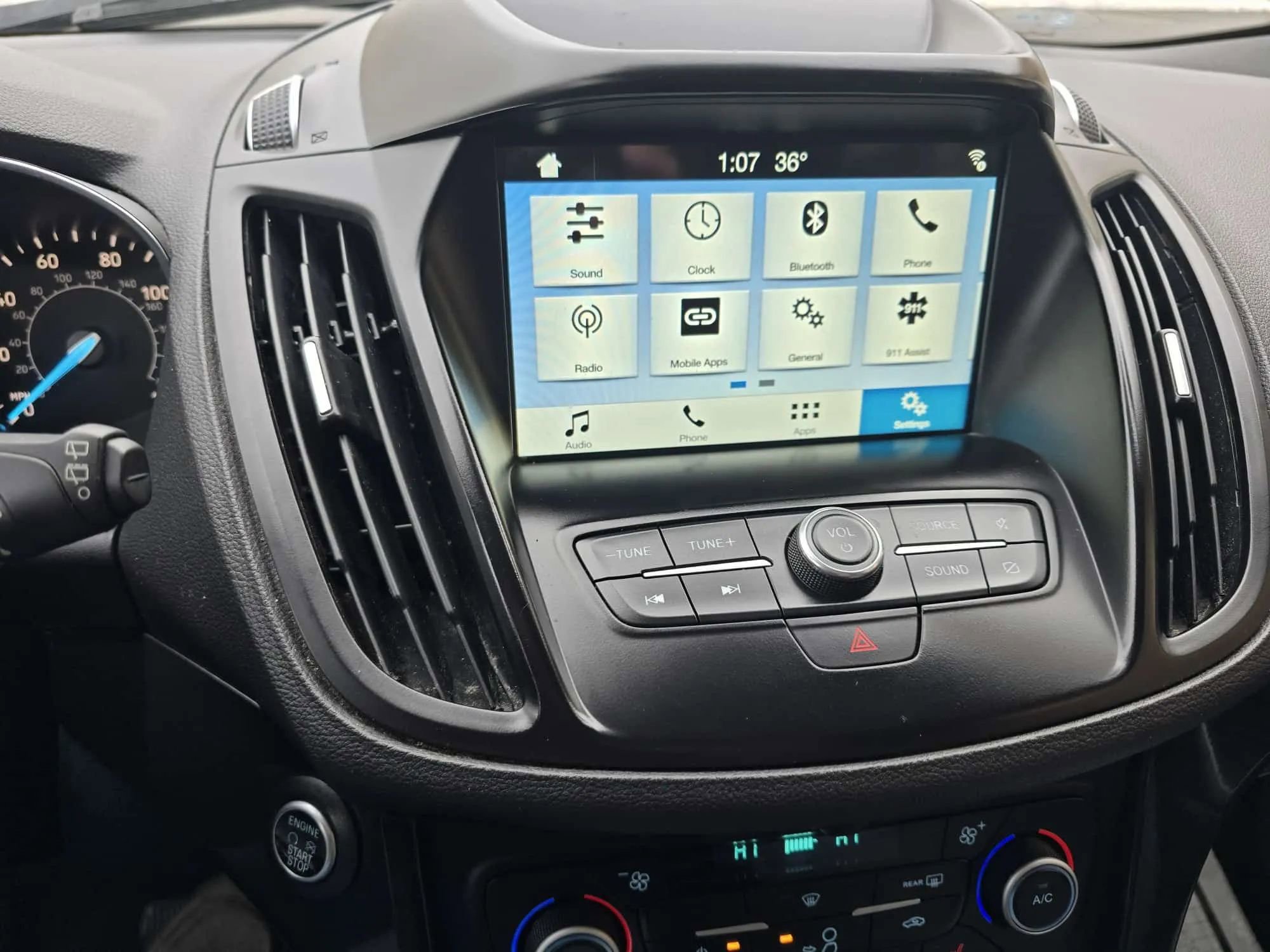 Used 2019 Ford Escape SE image 25