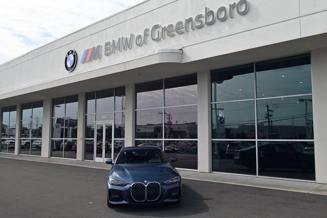 Used 2022 BMW 430i Coupe w/ M Sport Package RWD image 3