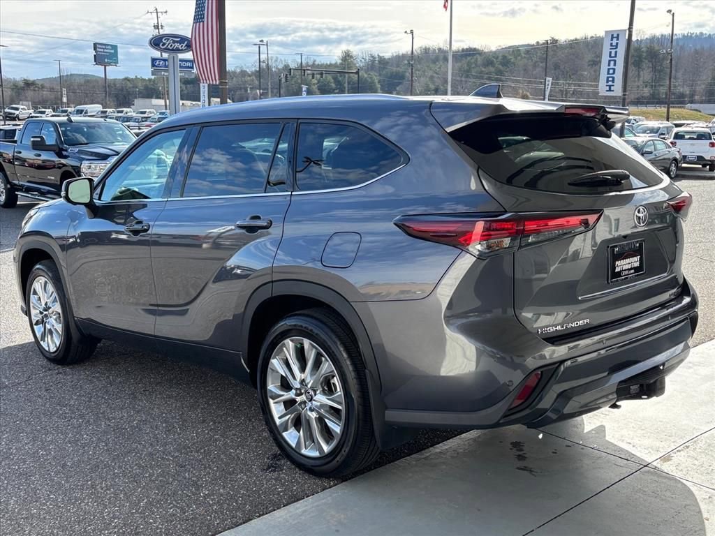 Used 2025 Toyota Highlander Limited image 2