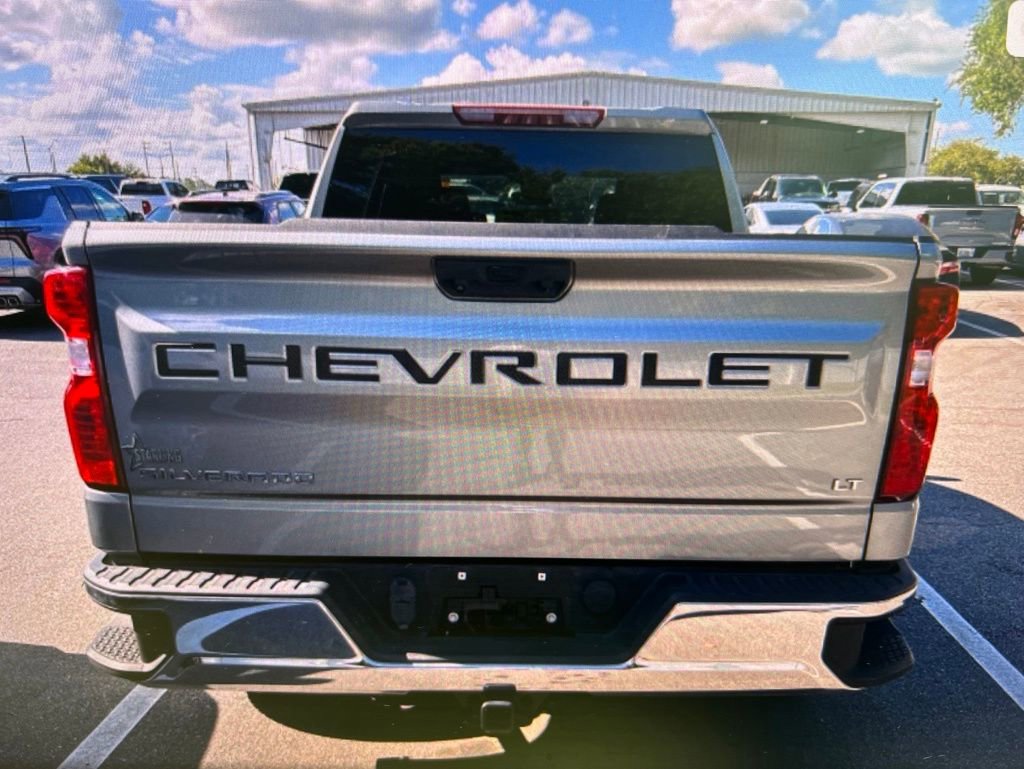 Used 2023 Chevrolet Silverado 1500 LT AWD/4WD image 6