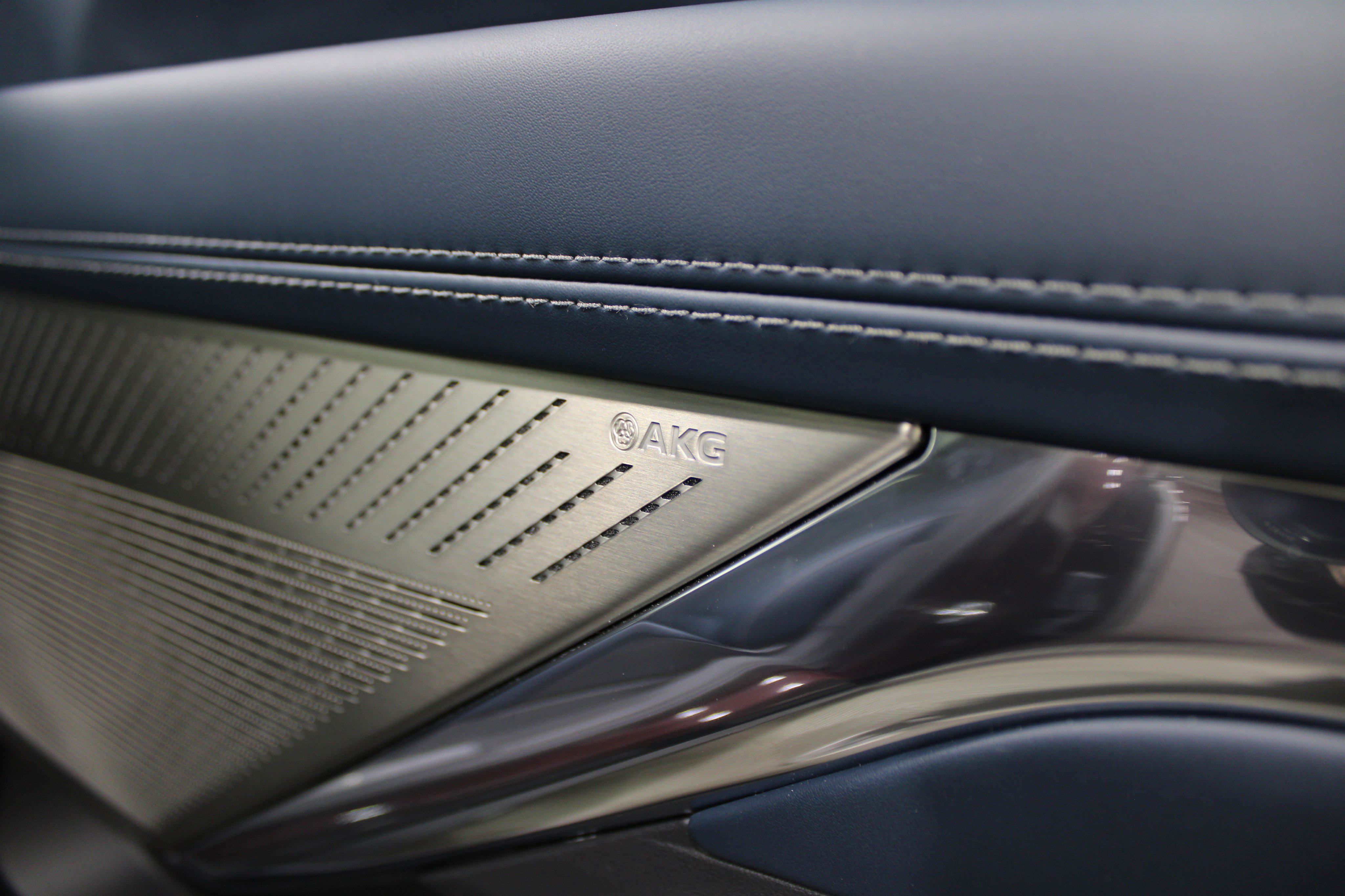 New 2026 Cadillac Escalade IQ Luxury 2 w/ LPO, Radiant Package image 30