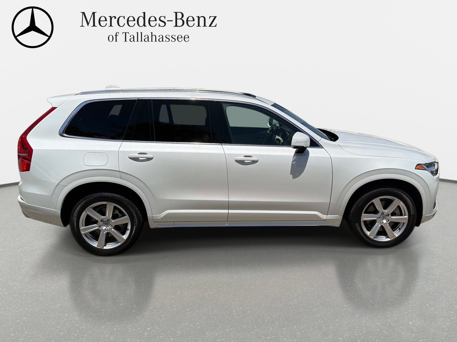 Used 2021 Volvo XC90 T5 Momentum w/ Climate Package FWD image 4