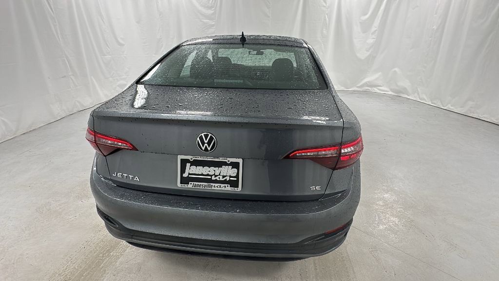 Used 2024 Volkswagen Jetta SE image 4