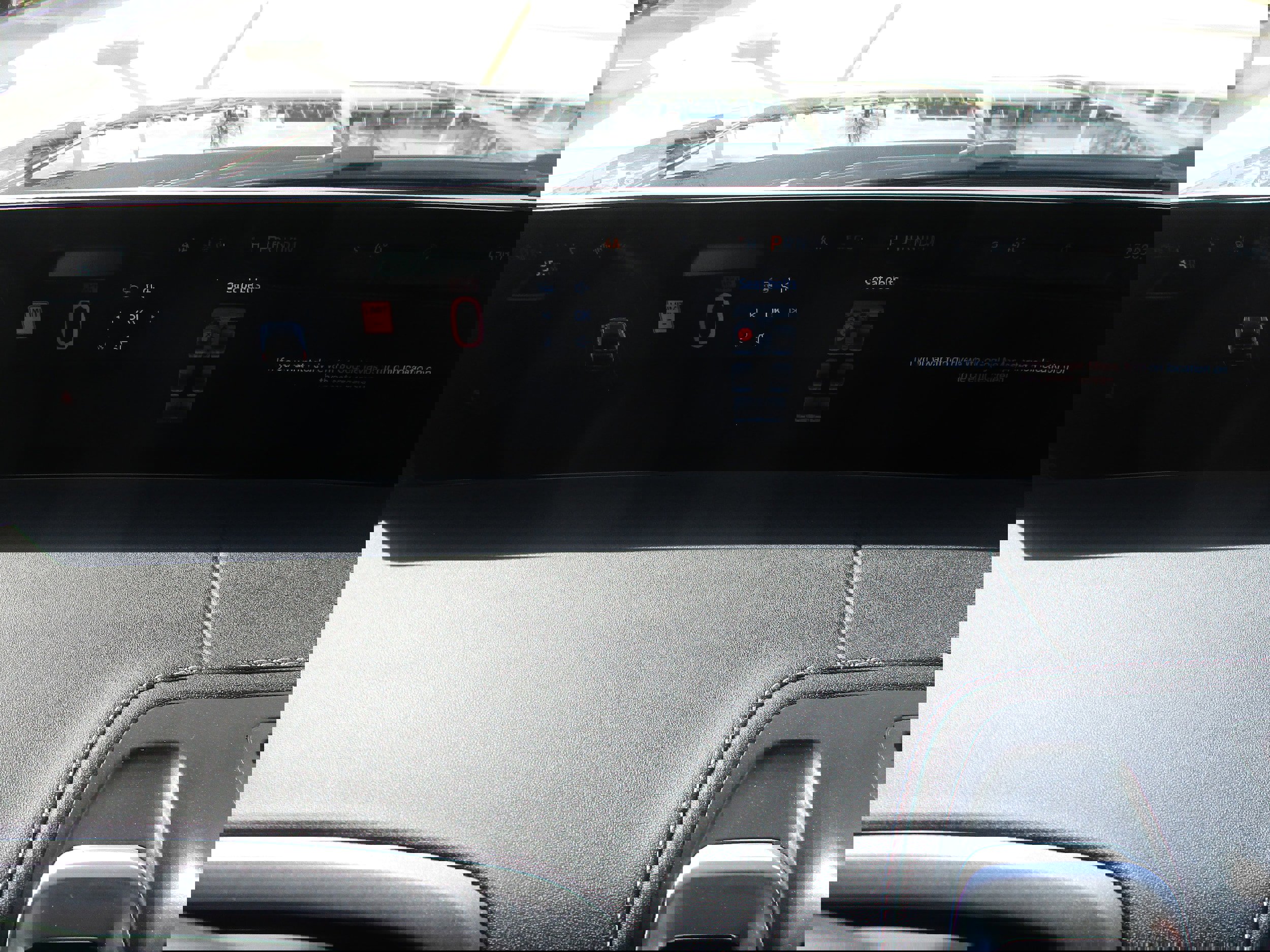 Used 2025 Ford Expedition Platinum image 18