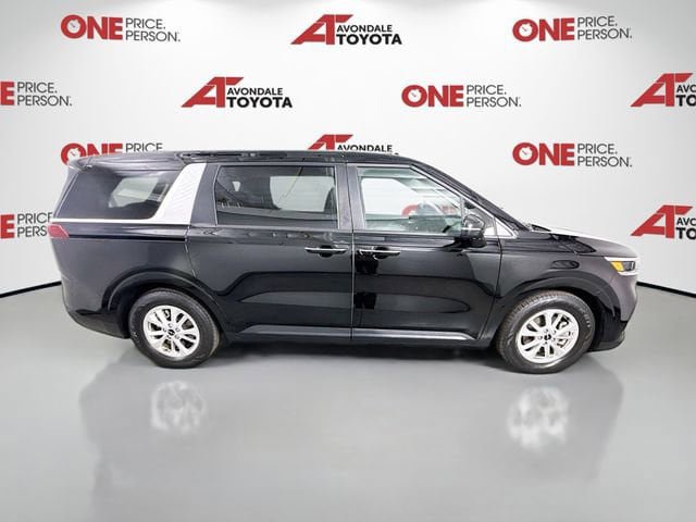 Used 2023 Kia Carnival LX FWD image 8