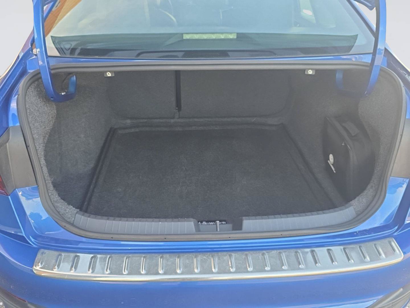 Used 2024 Volkswagen Jetta SE w/ Panoramic Sunroof Package FWD image 18