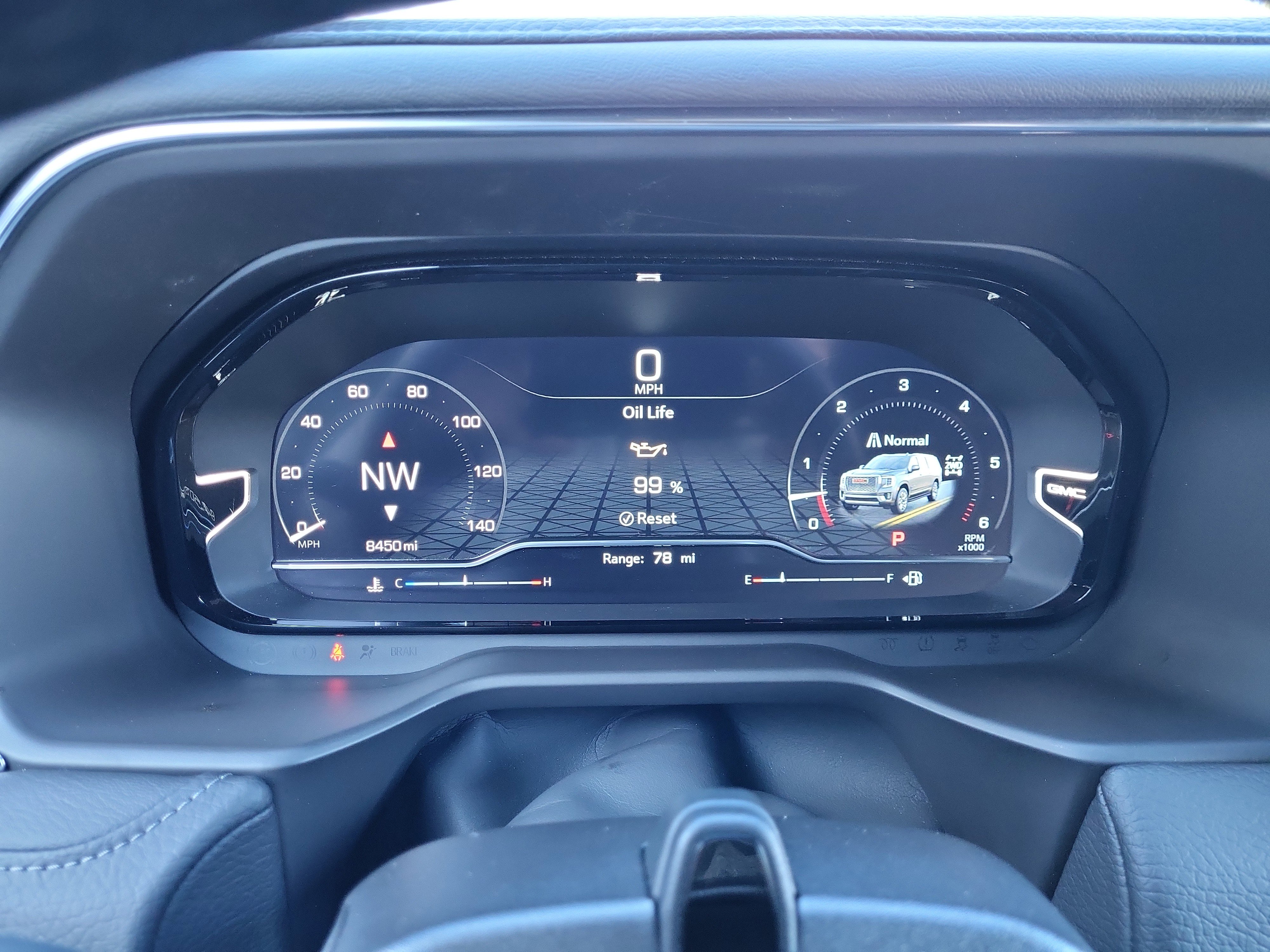 Used 2024 GMC Yukon Denali w/ Advanced Technology Package image 9