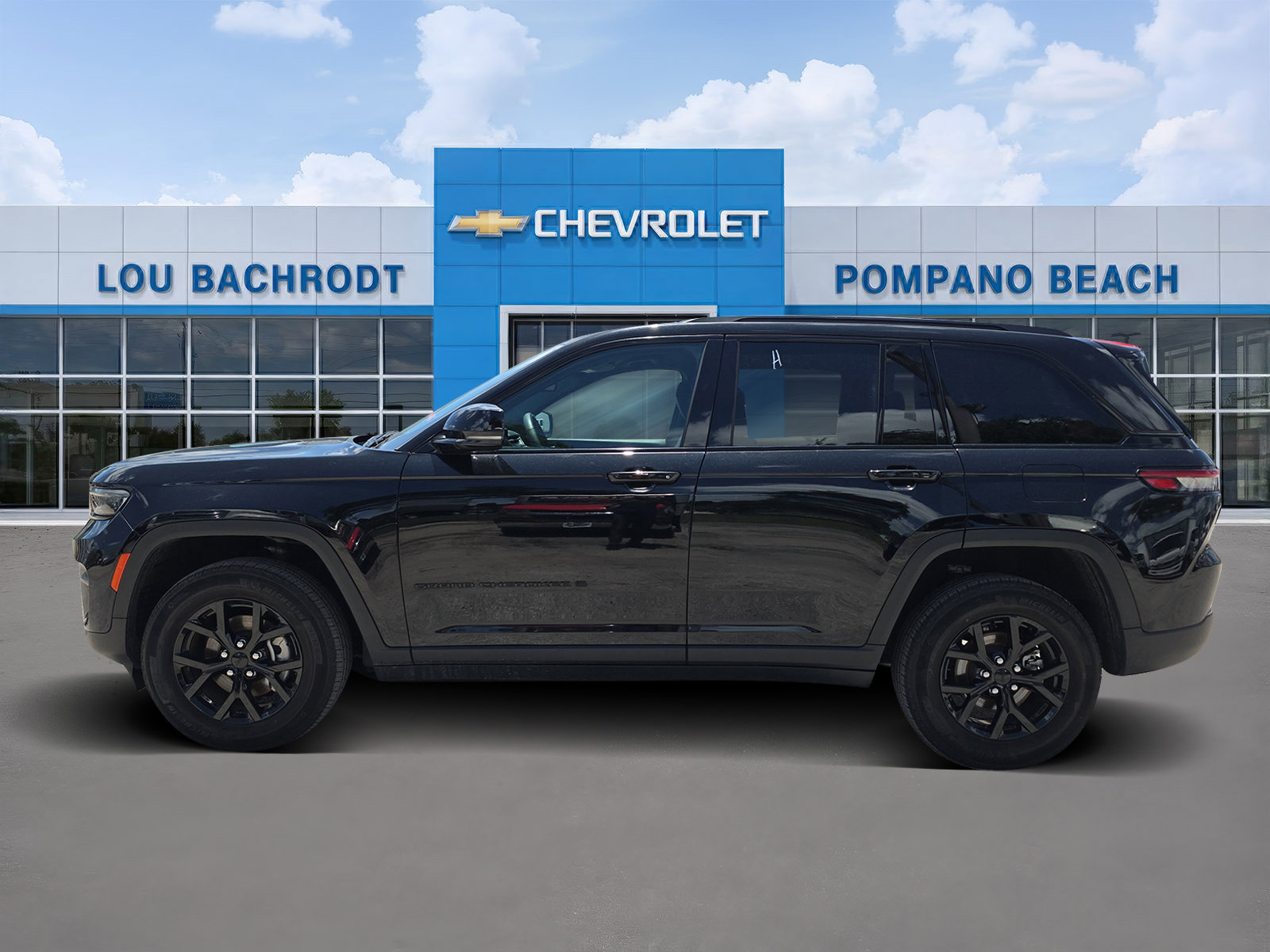 Used 2024 Jeep Grand Cherokee Altitude AWD/4WD image 4
