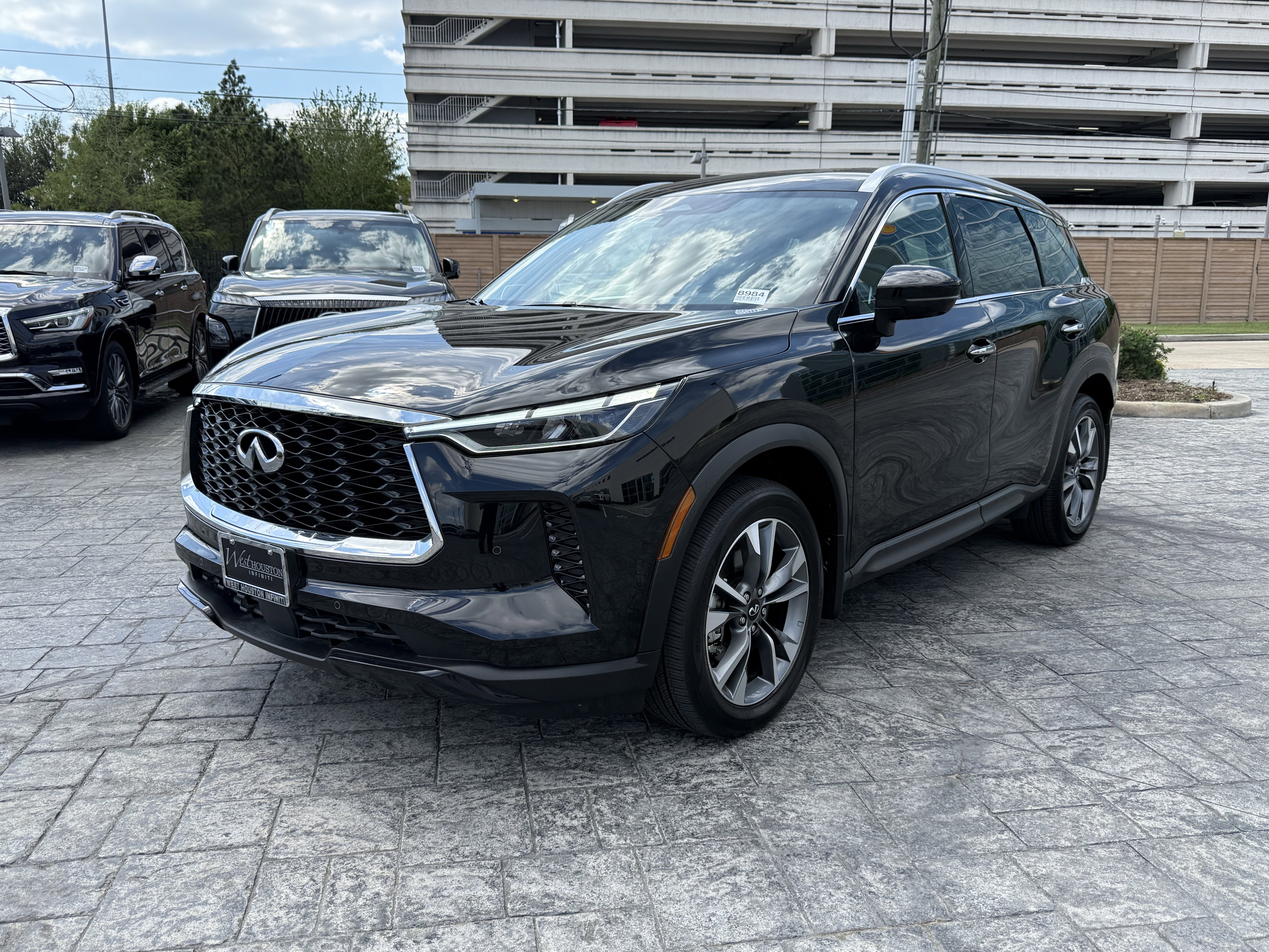Certified 2025 INFINITI QX60 Luxe image 3