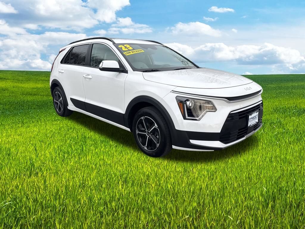 Used 2023 Kia Niro EX image 3