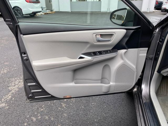 Used 2015 Toyota Camry LE FWD image 11