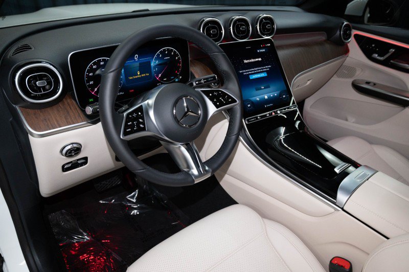 New 2026 Mercedes-Benz GLC 300 image 14