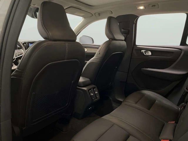 Used 2025 Volvo XC40 B5 Plus AWD/4WD image 31