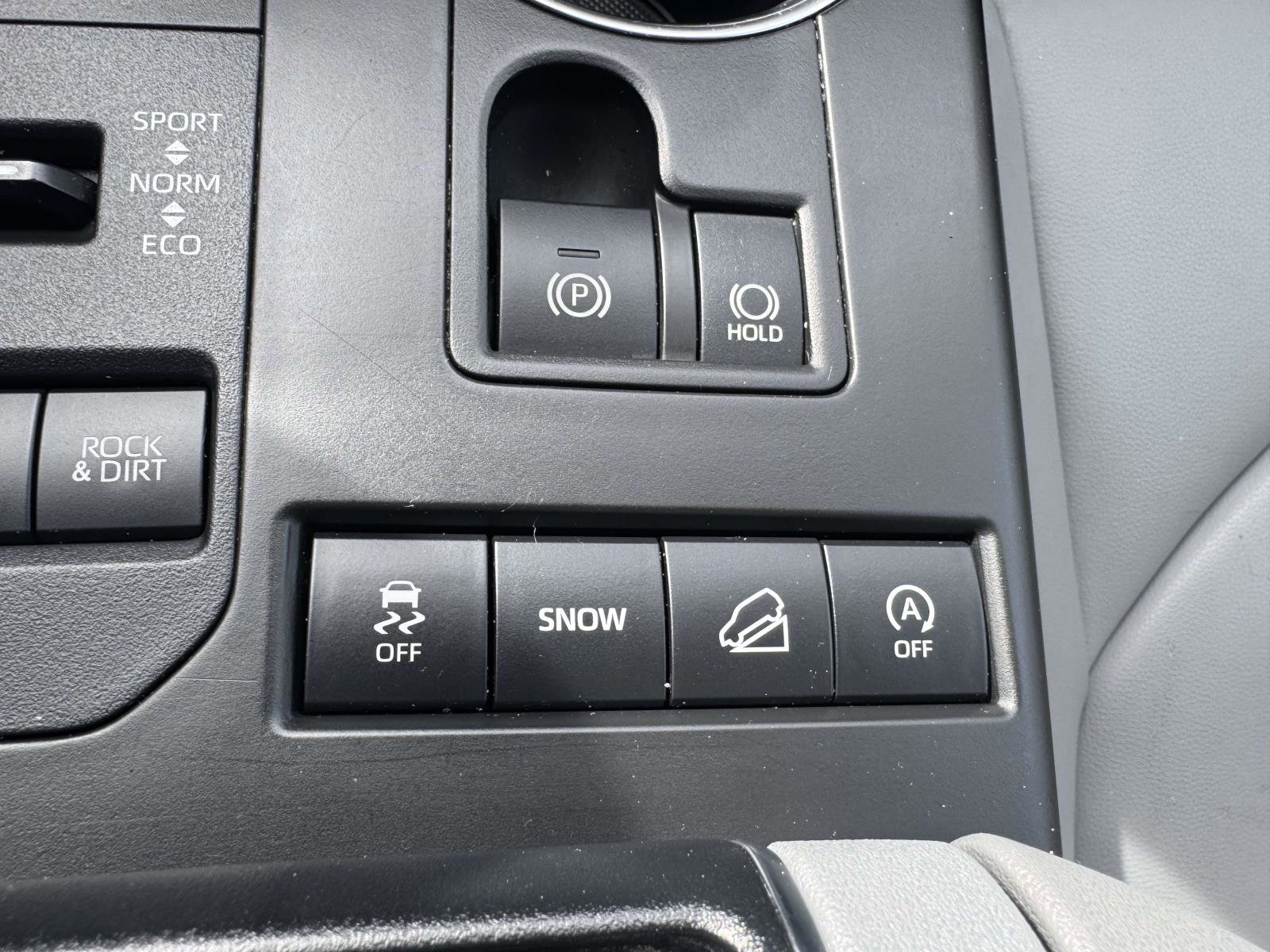 Used 2022 Toyota Highlander XLE AWD/4WD image 34
