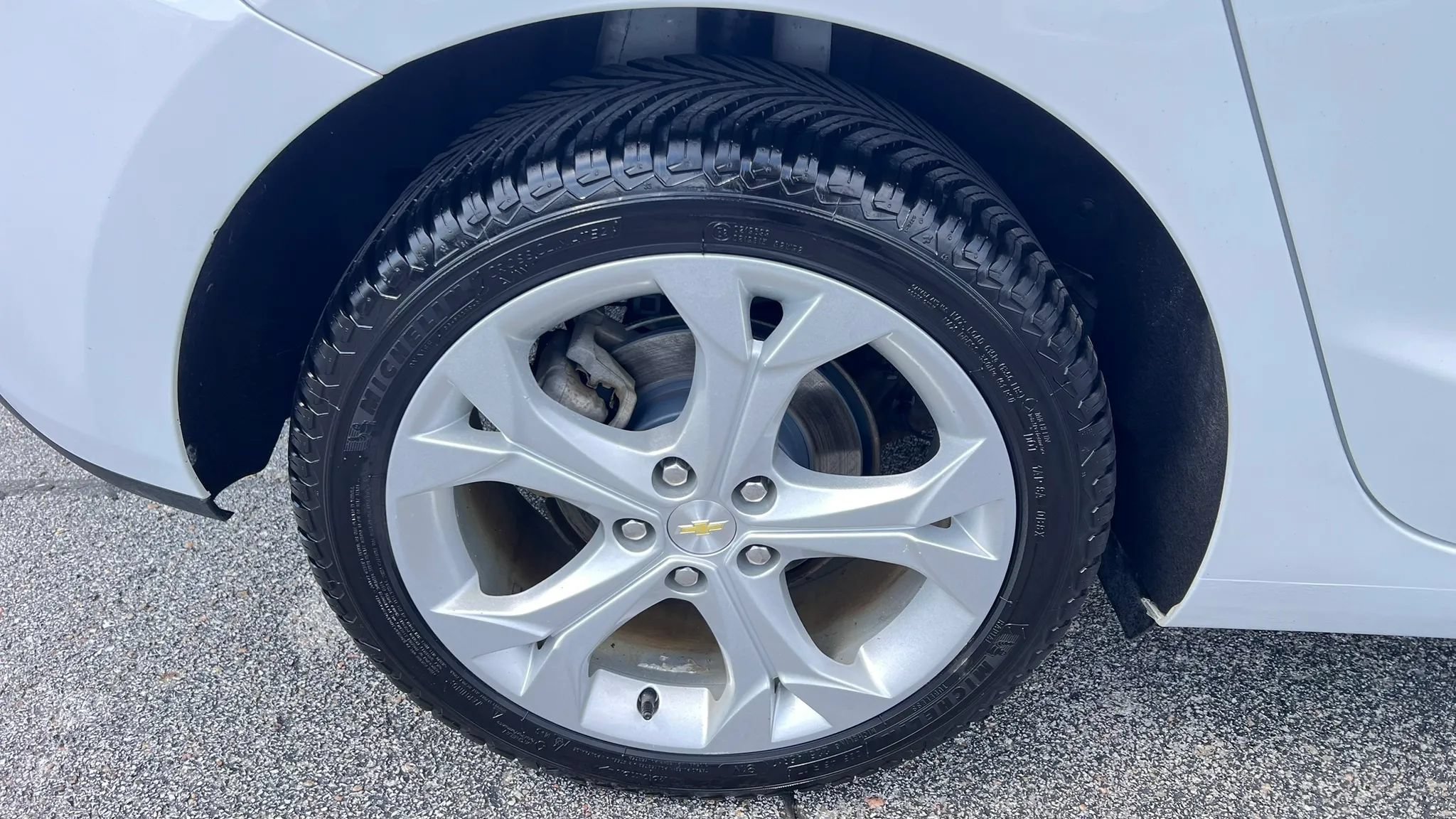 Used 2018 Chevrolet Cruze Premier FWD image 12