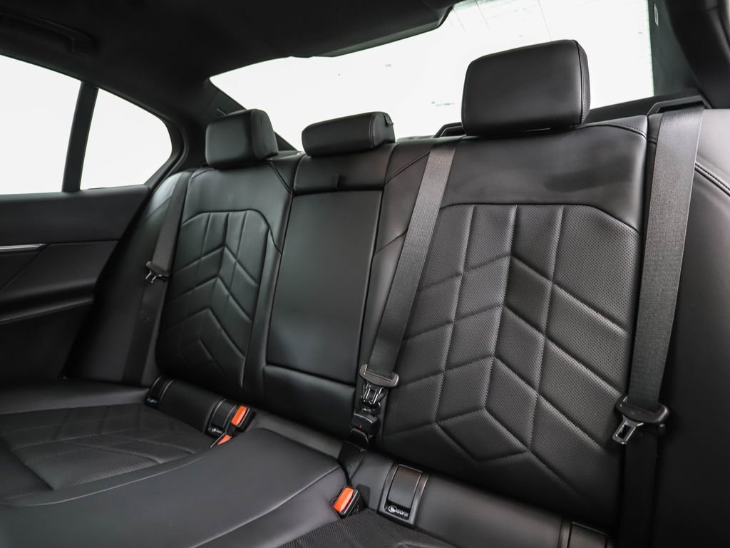 Used 2026 BMW i5 eDrive40 w/ M Sport Package image 23