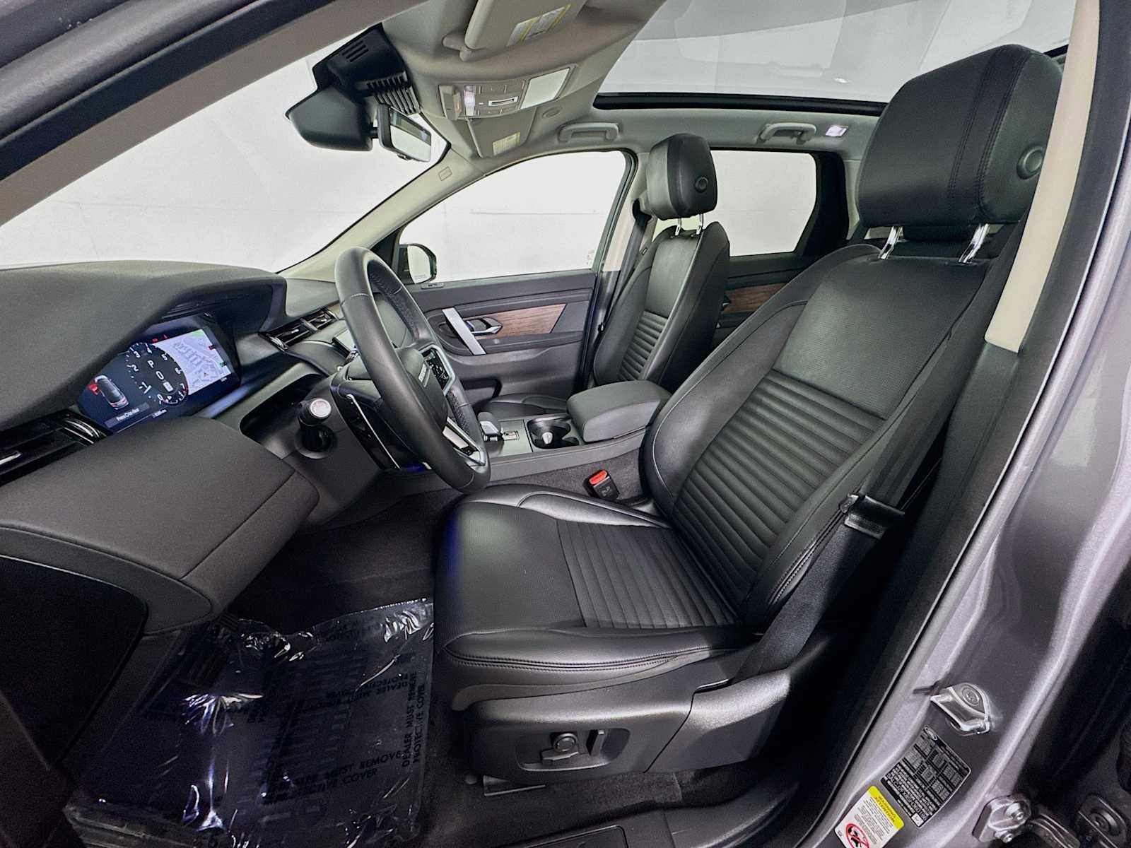 Used 2025 Land Rover Discovery Sport S image 10