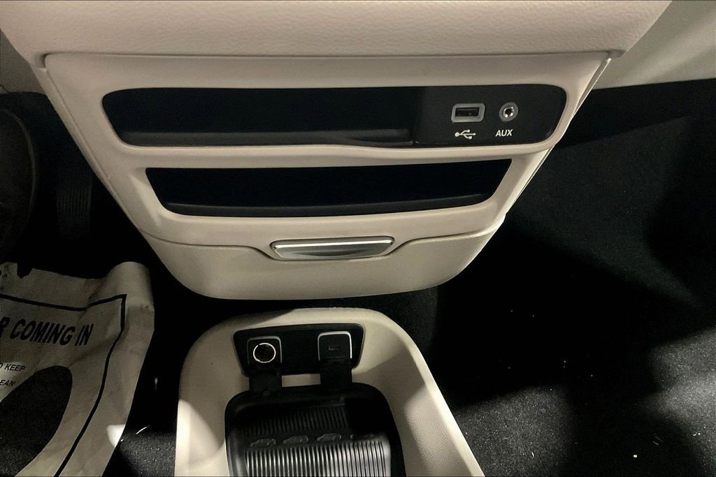 Used 2018 Chrysler Pacifica Touring Plus image 32