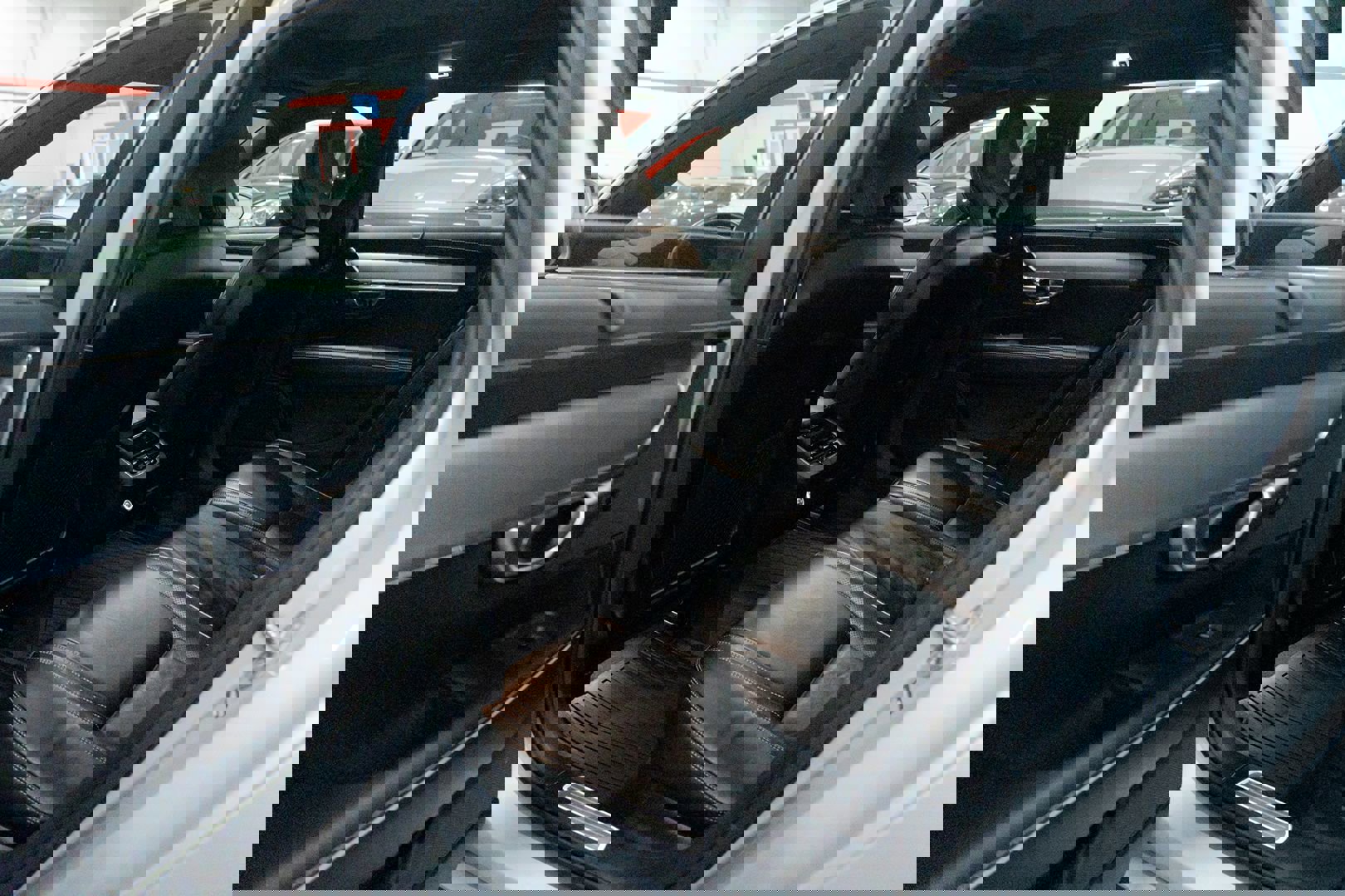 Used 2019 Volvo V90 T5 R-Design w/ Protection Package Premier image 24