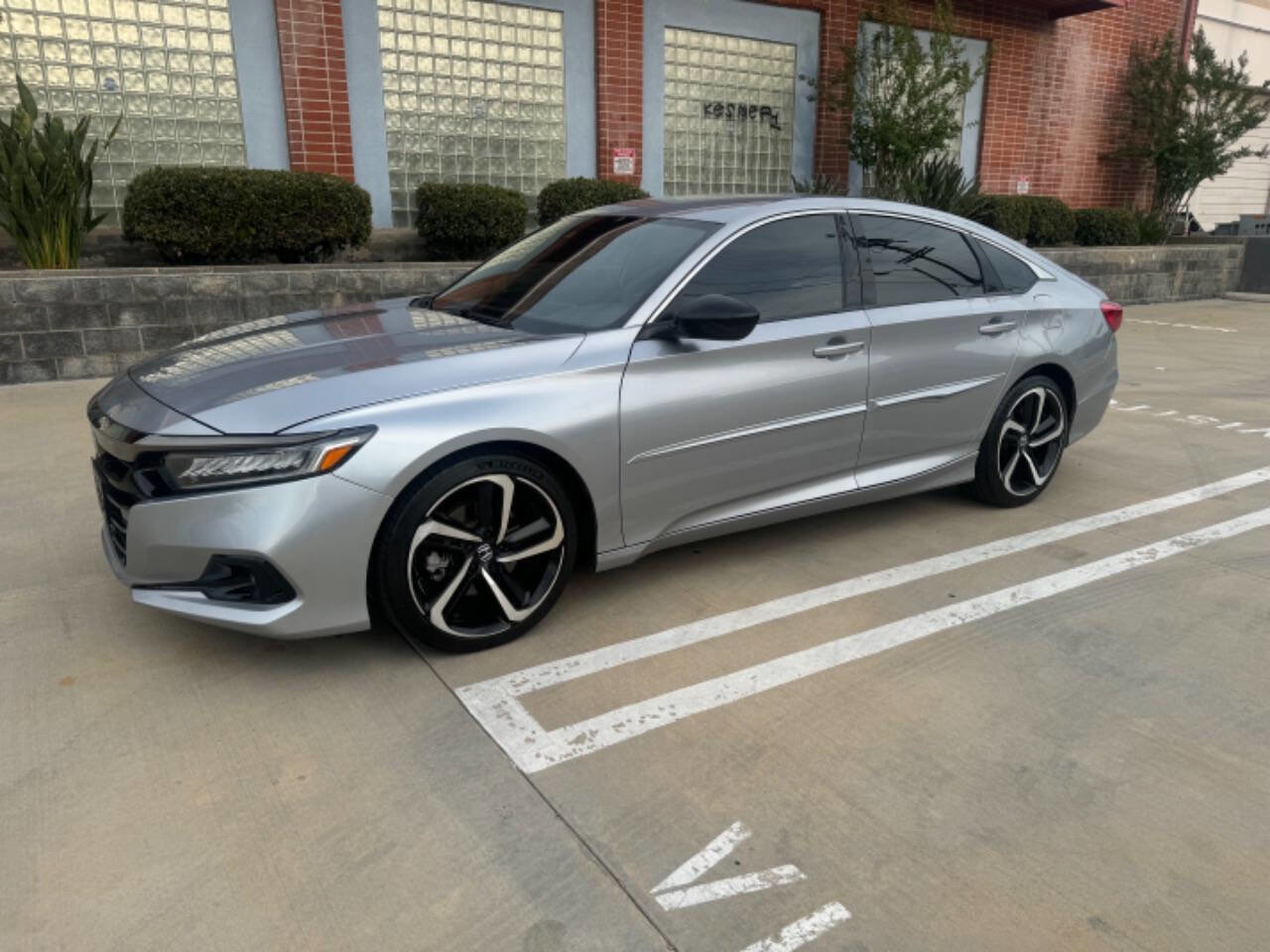 Used 2022 Honda Accord Sport image 2