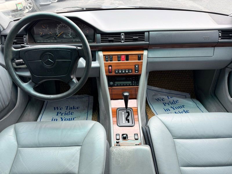 Used 1995 Mercedes-Benz E 320 Sedan image 9