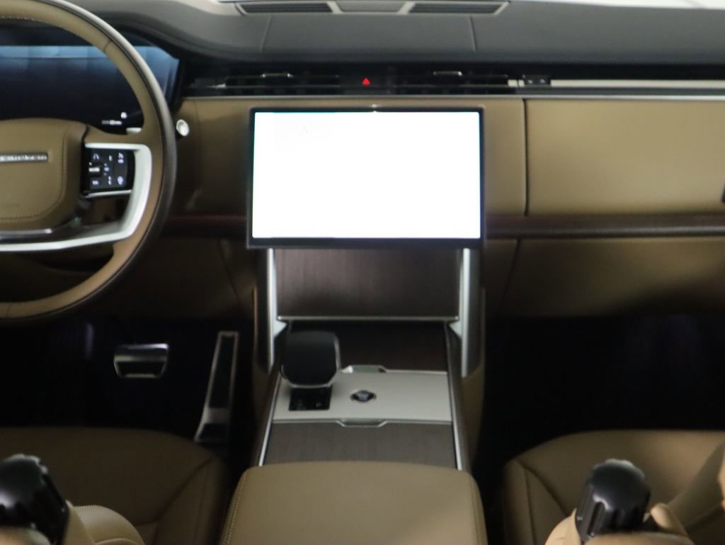 New 2025 Land Rover Range Rover Long Wheelbase SE image 15