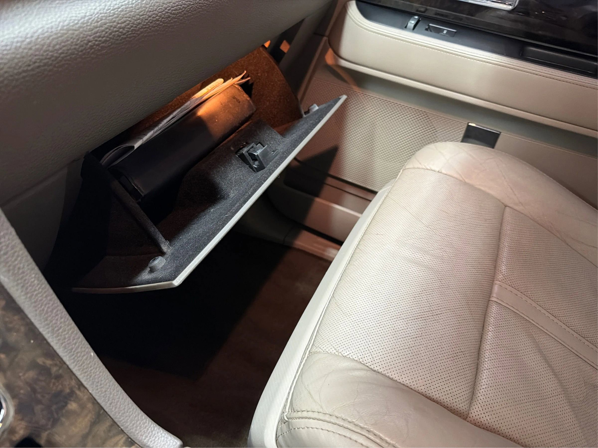 Used 2016 Lincoln Navigator L Select RWD image 29