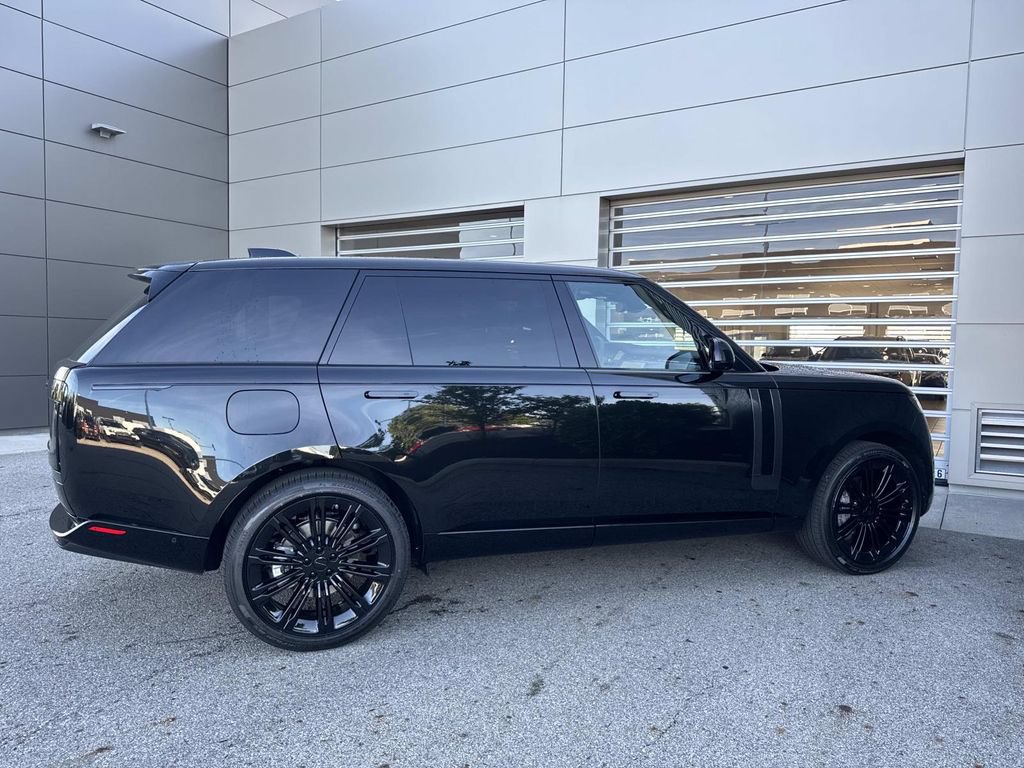 New 2026 Land Rover Range Rover Long Wheelbase SE AWD/4WD image 7