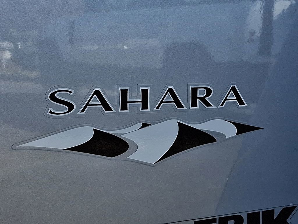 Used 2018 Jeep Wrangler Unlimited Sahara w/ Connectivity Group image 30