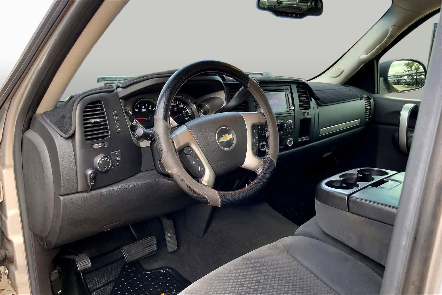 Used 2007 Chevrolet Silverado 1500 LT w/ 1LT Convenience Package AWD/4WD image 16