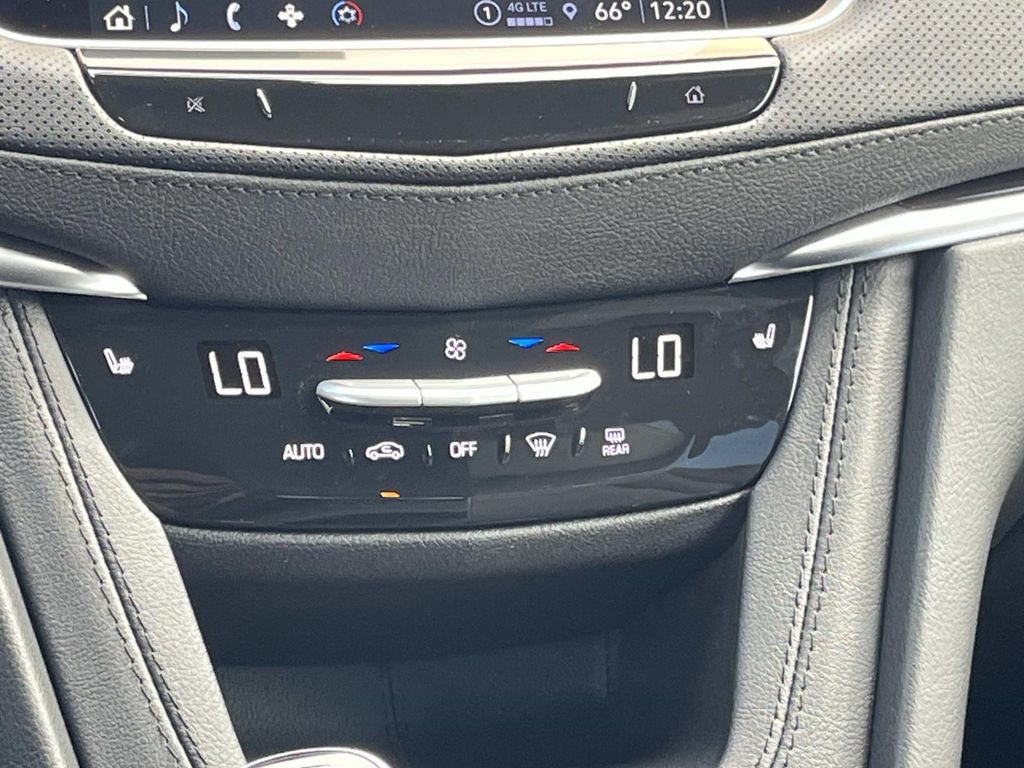New 2025 Cadillac XT6 Luxury image 17