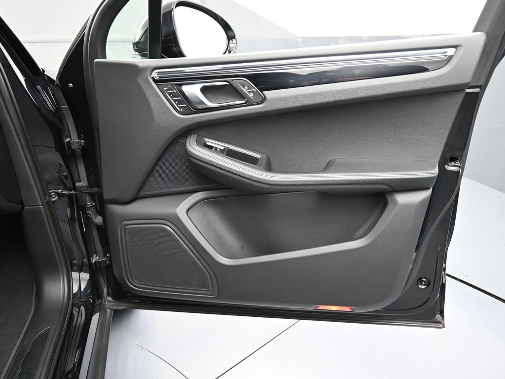 Certified 2023 Porsche Macan Turbo image 28
