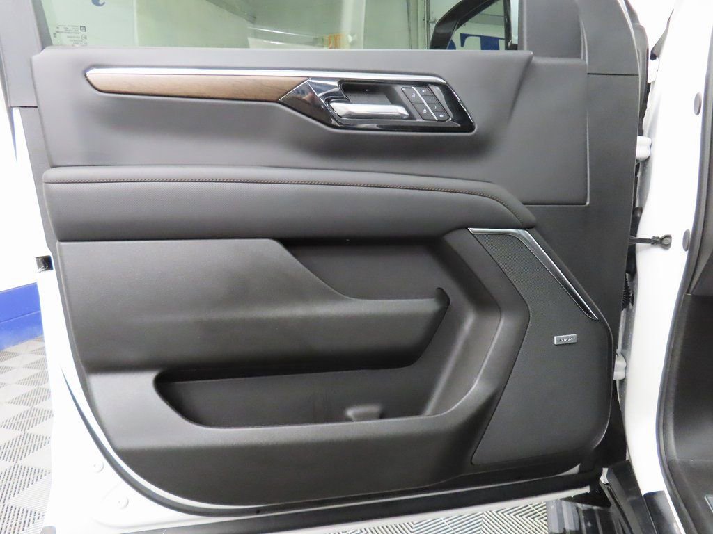 Used 2025 Chevrolet Suburban High Country AWD/4WD image 55