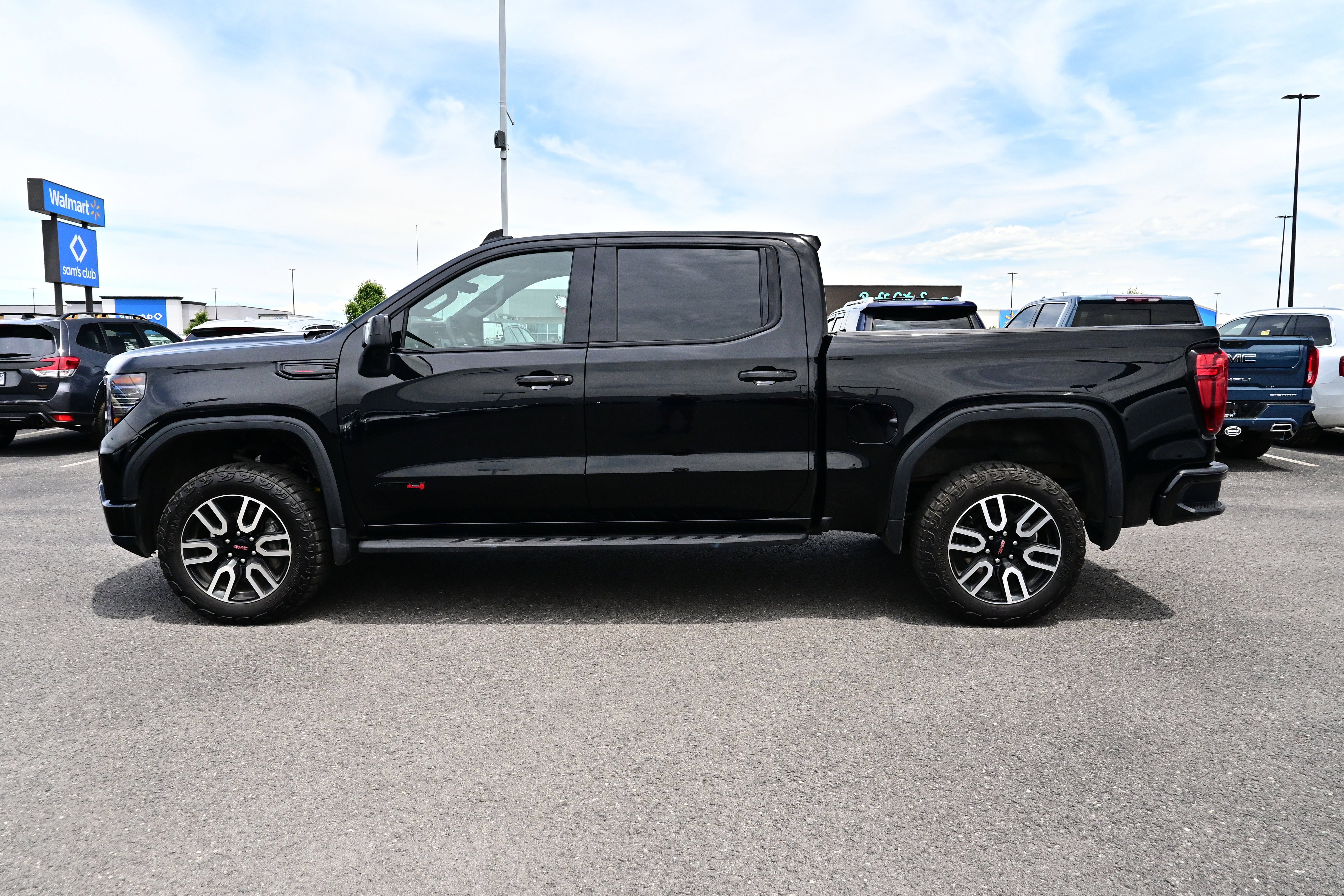 Used 2025 GMC Sierra 1500 AT4 w/ AT4 Premium Package AWD/4WD image 5