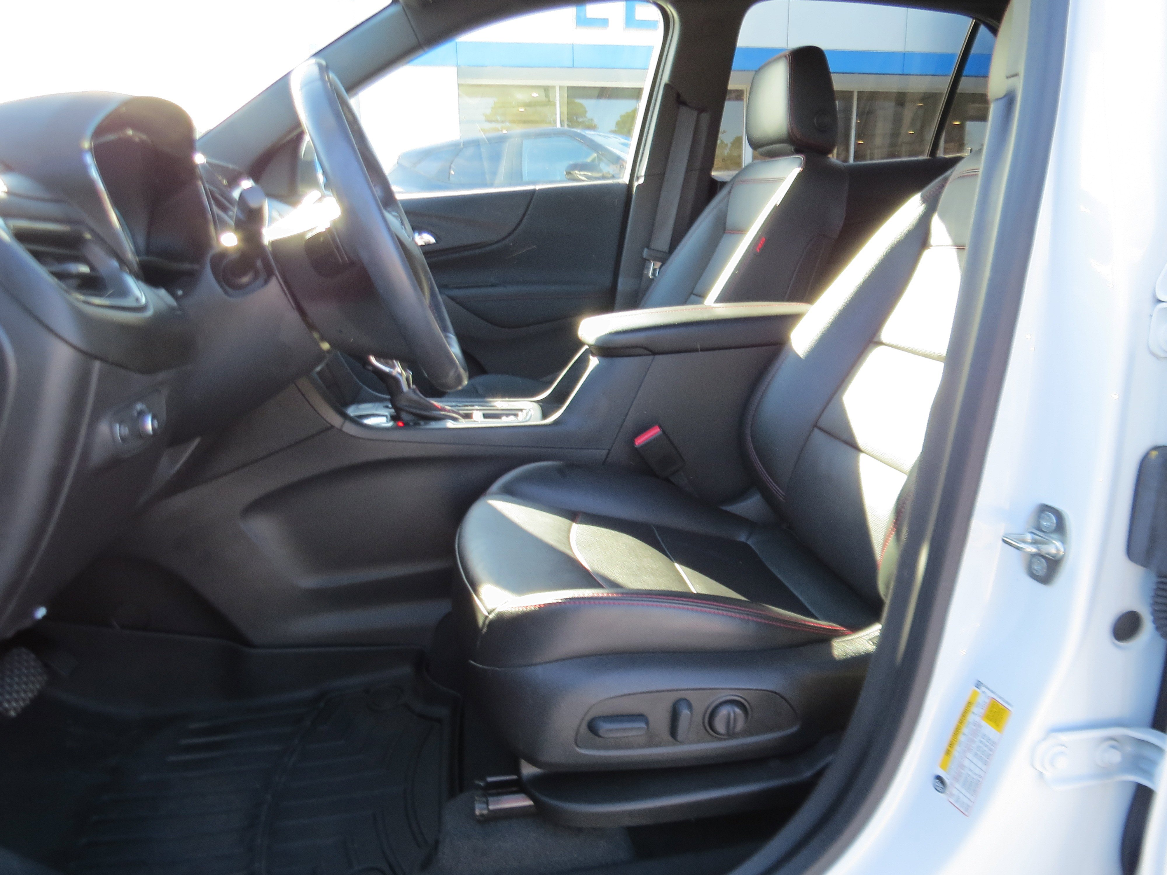Used 2022 Chevrolet Equinox RS w/ RS Leather Package image 13