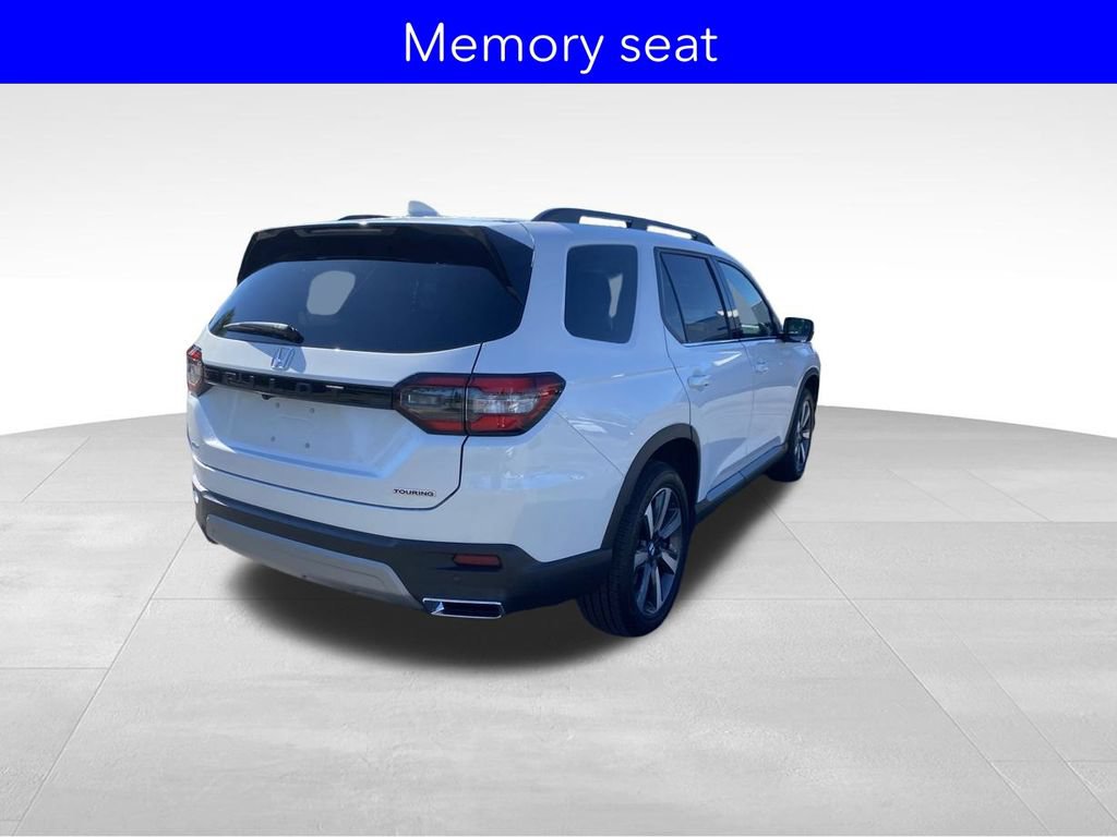 Certified 2025 Honda Pilot Touring image 10