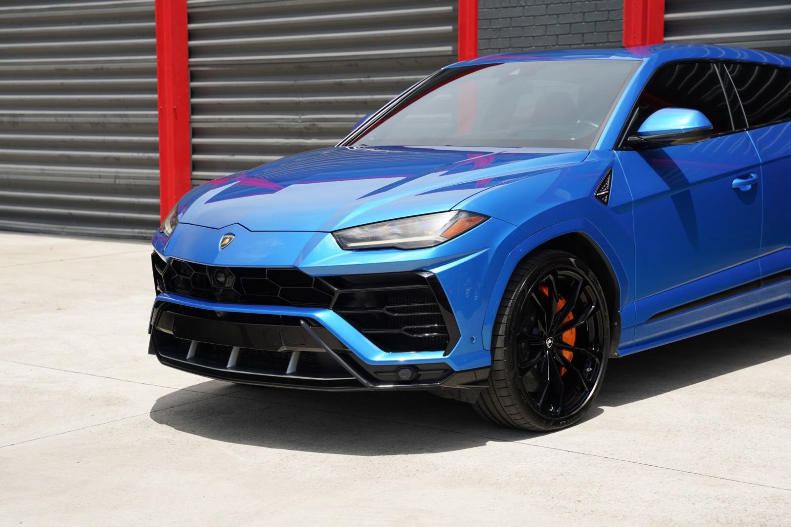 Used 2020 Lamborghini Urus AWD/4WD image 3
