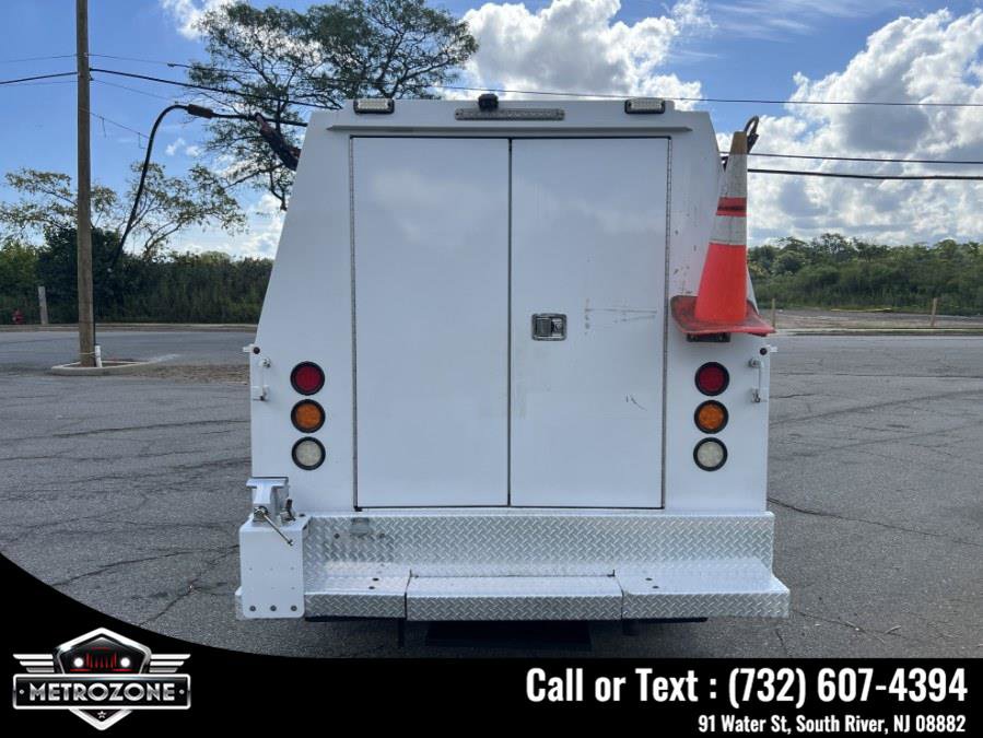 Used 2019 Freightliner Sprinter 3500 w/ Premium Package image 7