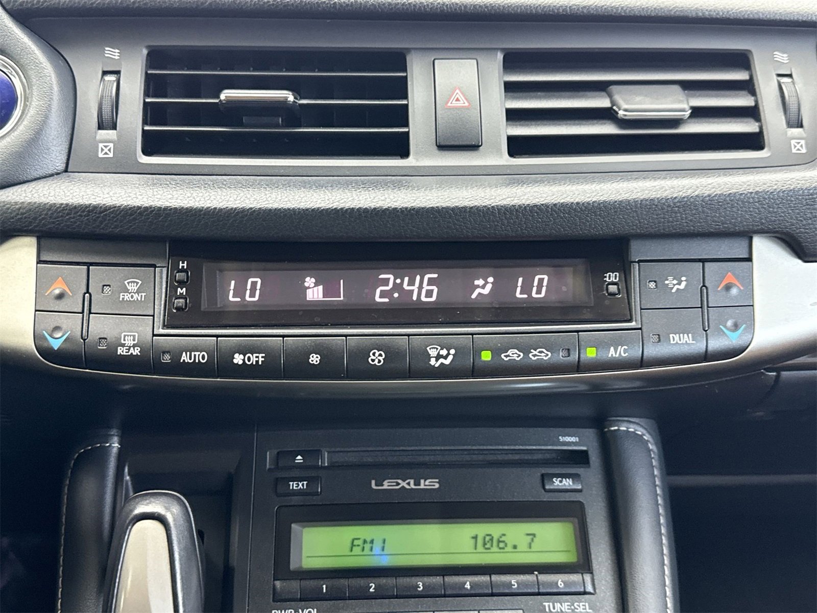 Used 2015 Lexus CT 200h image 27