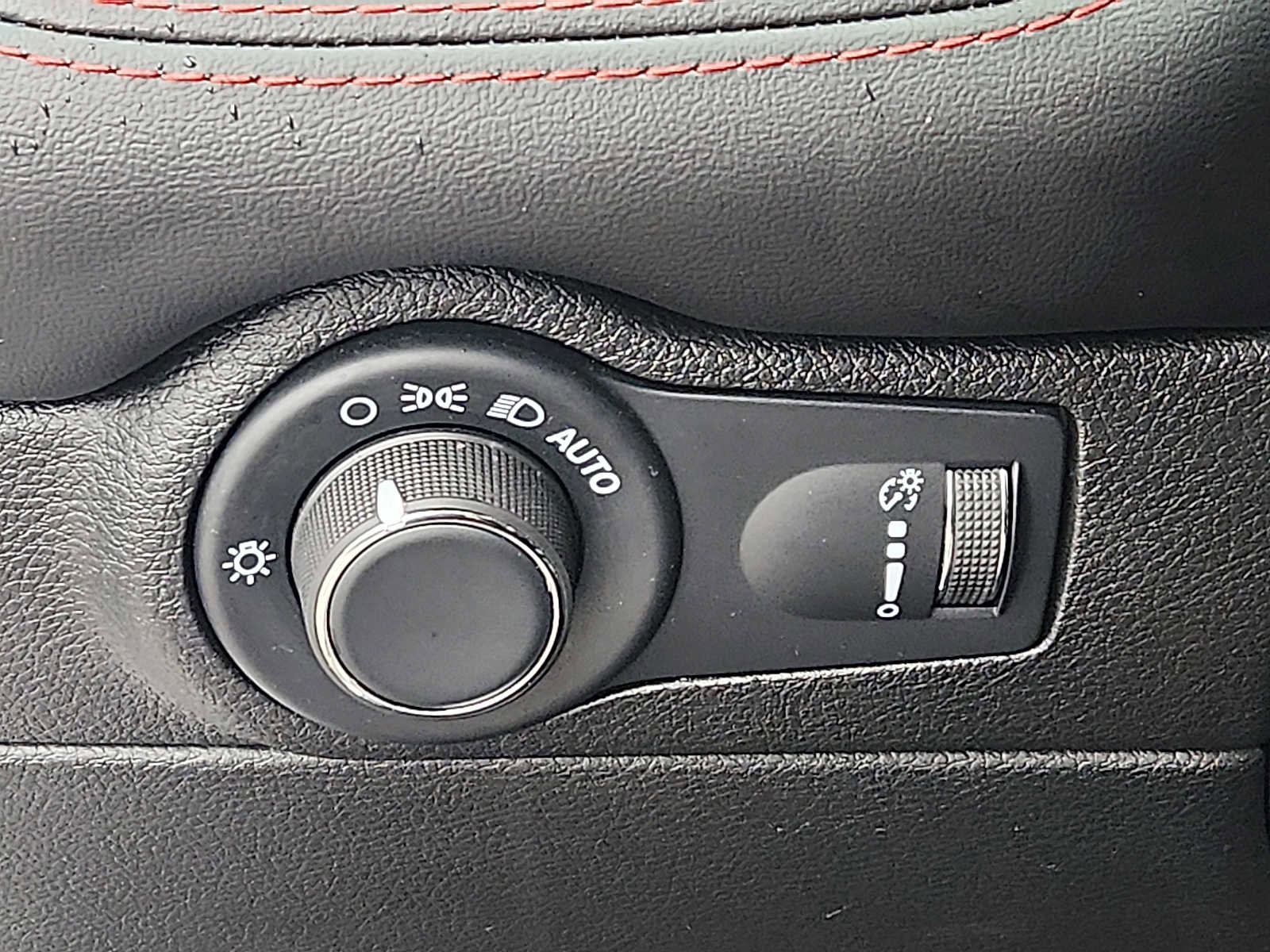 Certified 2025 Dodge Durango GT image 24